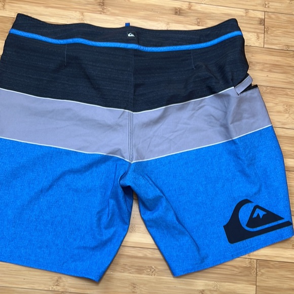 Quicksilver board shorts 40 - Picture 3 of 6
